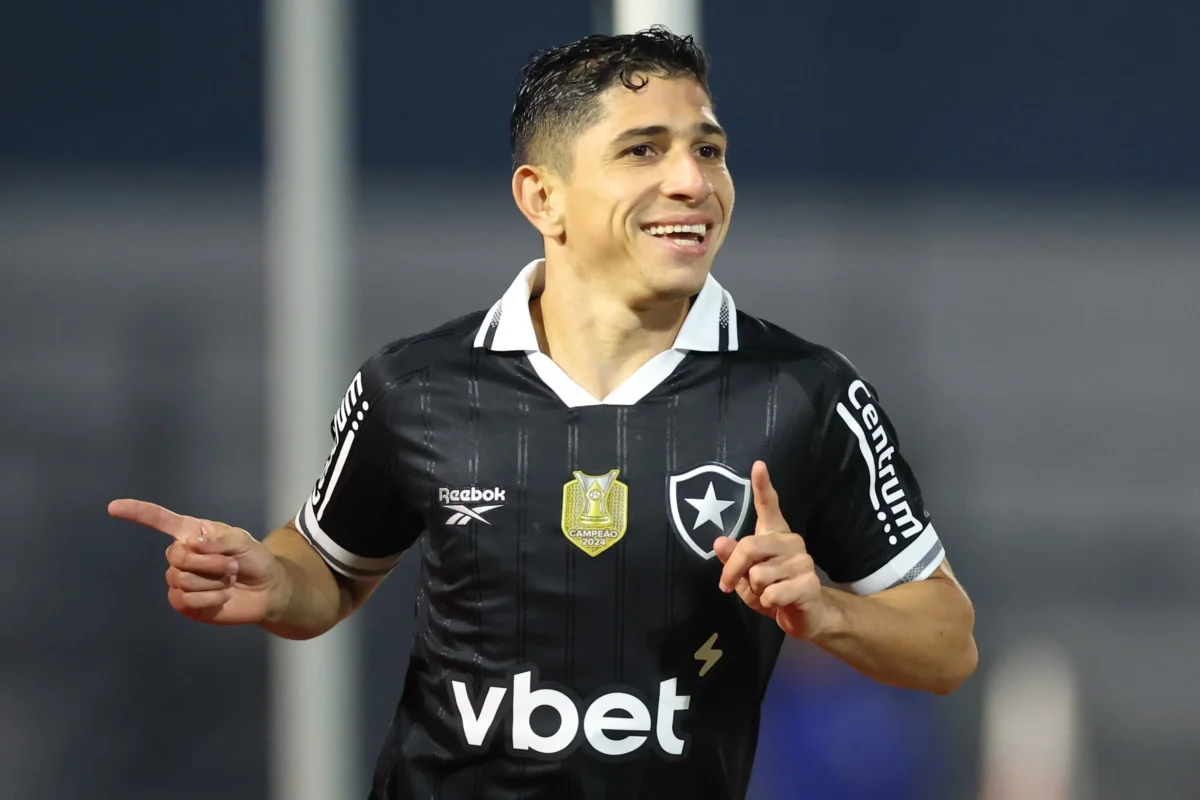 Botafogo: Savarino e Joaquín Correa estão prontos para o clássico contra o Vasco Botafogo: Savarino e Joaquín Correa estão prontos para o clássico contra o Vasco