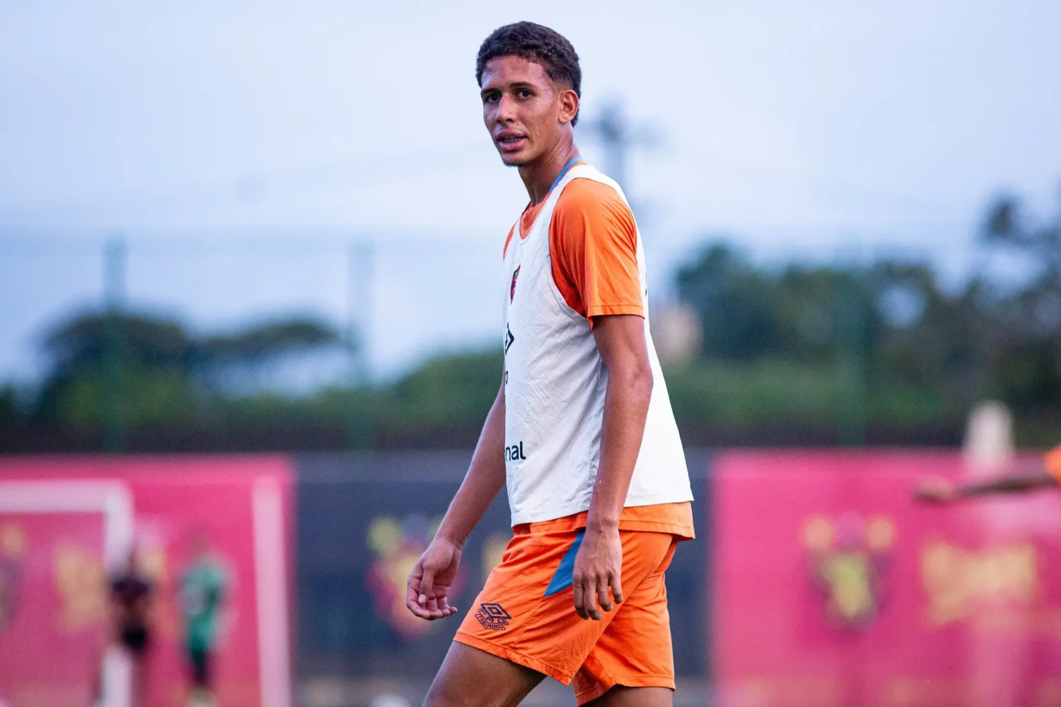 Botafogo em negociação por Riquelme, zagueiro do Sport