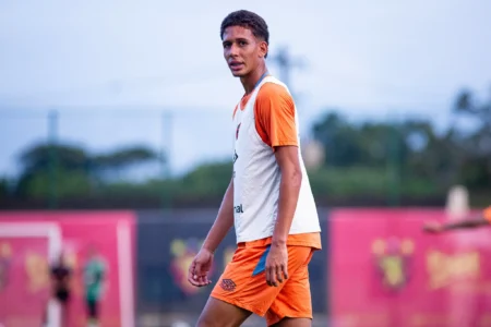 Botafogo em negociação por Riquelme, zagueiro do Sport