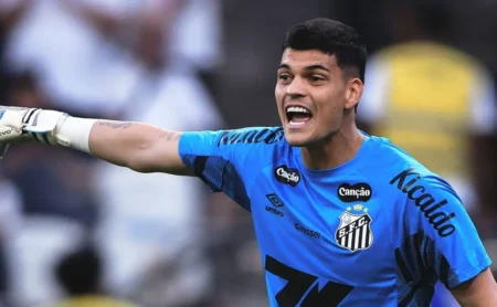 Brazão brilha com defesas cruciais e evita placar elástico para o Santos contra o Inter Brazão brilha com defesas cruciais e evita placar elástico para o Santos contra o Inter