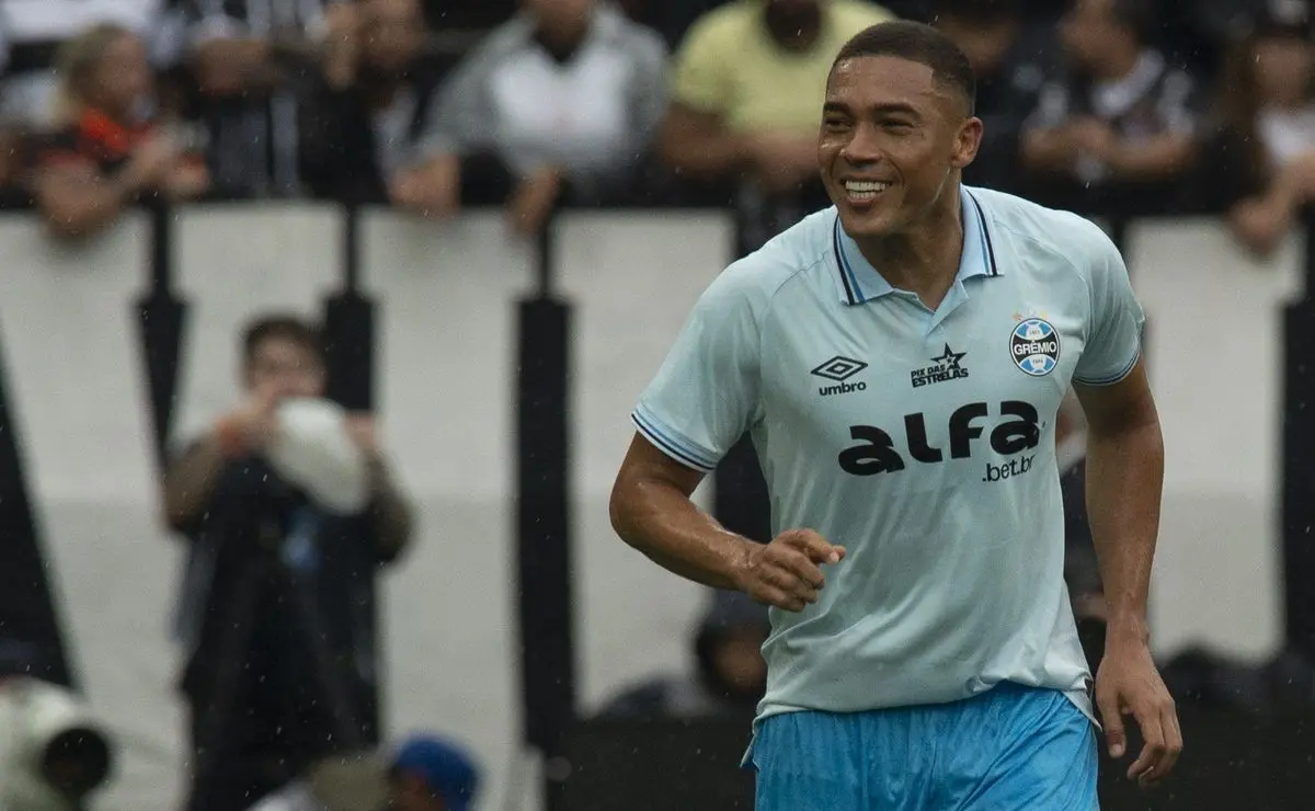 Carlos Vinicius: Superando Braithwaite em Gols nos Primeiros 10 Jogos pelo Grêmio