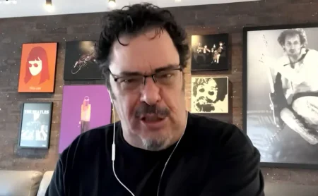 Casagrande critica interesse do Corinthians em Michael e exige organização