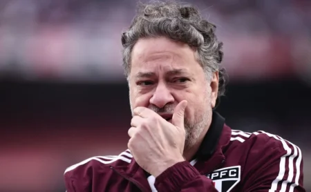 Casares Move Jogo do São Paulo para Vila Belmiro por Temor a Protestos, Irritando Aliados