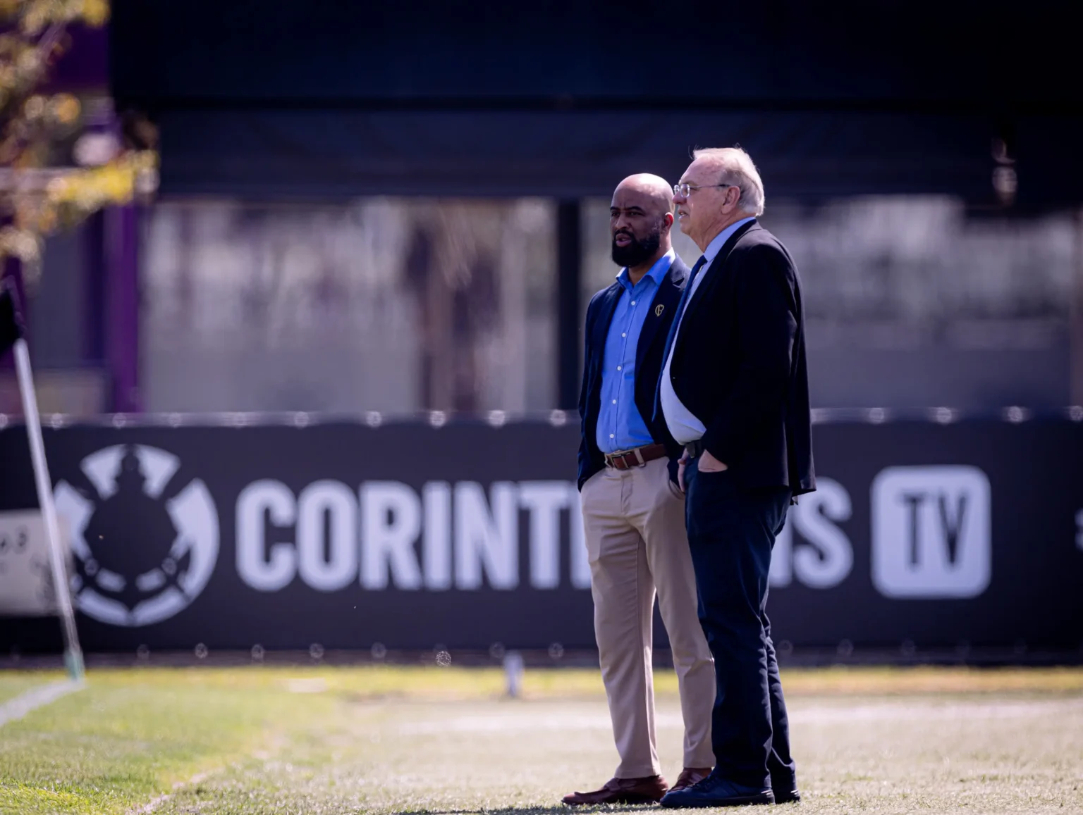 Conselheiros do Corinthians Criticam Fabinho e Exigem Nomeação de Diretor de Futebol em Reunião