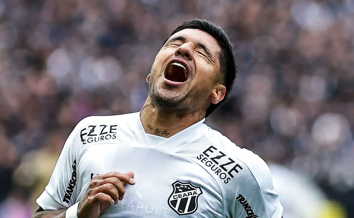 Corinthians Sofre Gol nos Minutos Finais do Primeiro Tempo Contra o Ceará