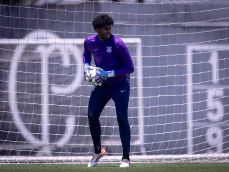 Corinthians opta por poupar Hugo Souza do confronto com o Bragantino Corinthians opta por poupar Hugo Souza do confronto com o Bragantino