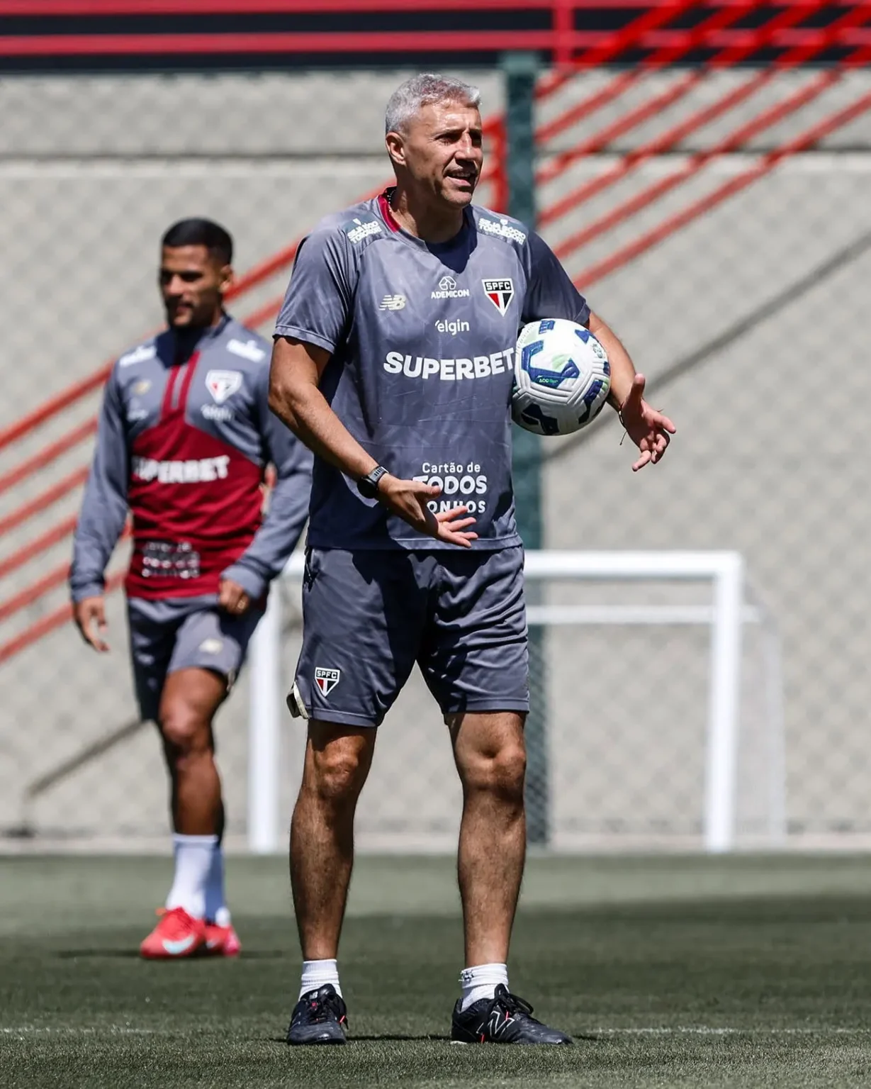 Crespo assume o comando do São Paulo com melhor aproveitamento no Brasileirão