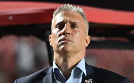 Crespo, do São Paulo, elogia o Flamengo: "Nunca é fácil jogar contra"