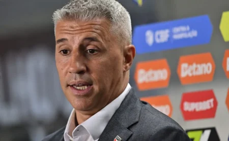 Crespo inspira jovens de Cotia e revela plano para renovar elenco do São Paulo