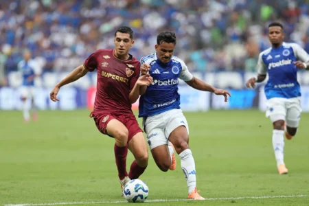 Cruzeiro se Afasta do Título, Conquista Alívio na Libertadores e Geração de Expectativa para a Copa do Brasil Cruzeiro se Afasta do Título, Conquista Alívio na Libertadores e Geração de Expectativa para a Copa do Brasil