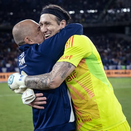 Cássio, no Cruzeiro: pedidos de Jardim sobre peso, menção a Fábio e aposentadoria