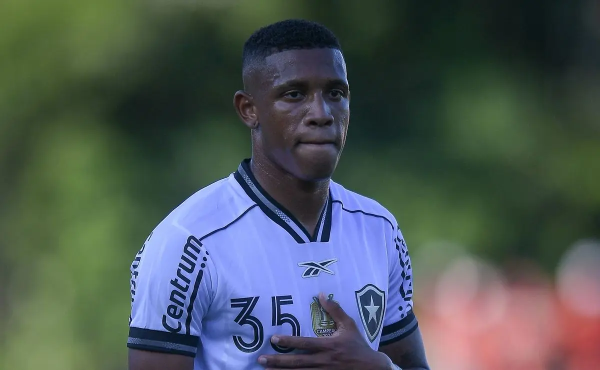 Danilo: Corrida Contra o Tempo para Retorno ao Botafogo