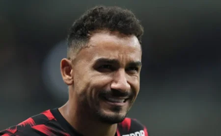 Danilo Enviei Recado a Gustavo Gómez e Acentua Rivalidade Flamengo x Palmeiras com Comentários sobre Arbitragem
