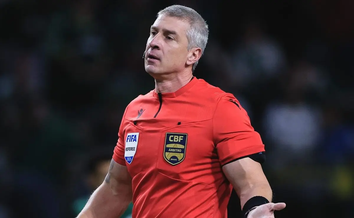 Daronco Provoca Torcida Corintiana com Decisões no Clássico contra o São Paulo pelo Brasileirão