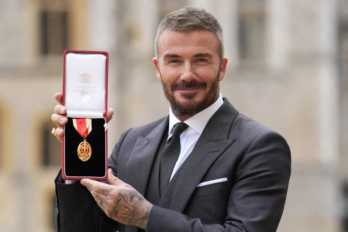 David Beckham é condecorado cavaleiro pelo Rei Charles III