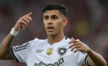 David Ricardo, Titular do Botafogo, Celebra Confiança e Fase Positiva David Ricardo, Titular do Botafogo, Celebra Confiança e Fase Positiva