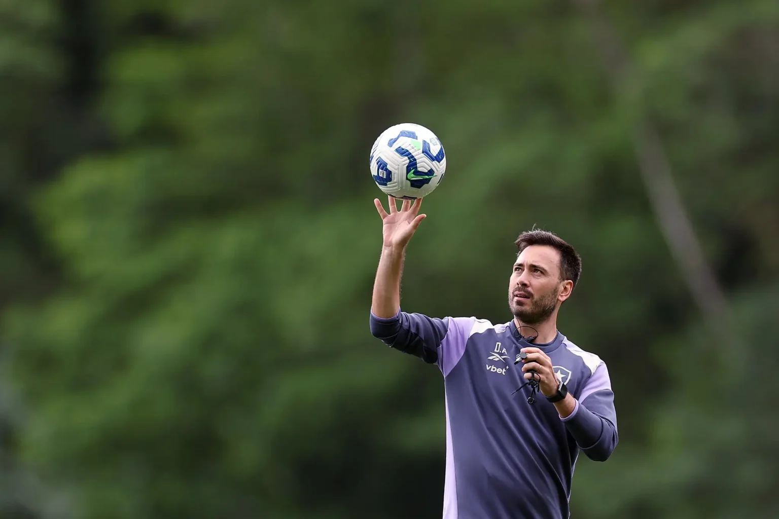 Davide Confirma Base Titular do Botafogo Intacta para Encontro com o Vitória