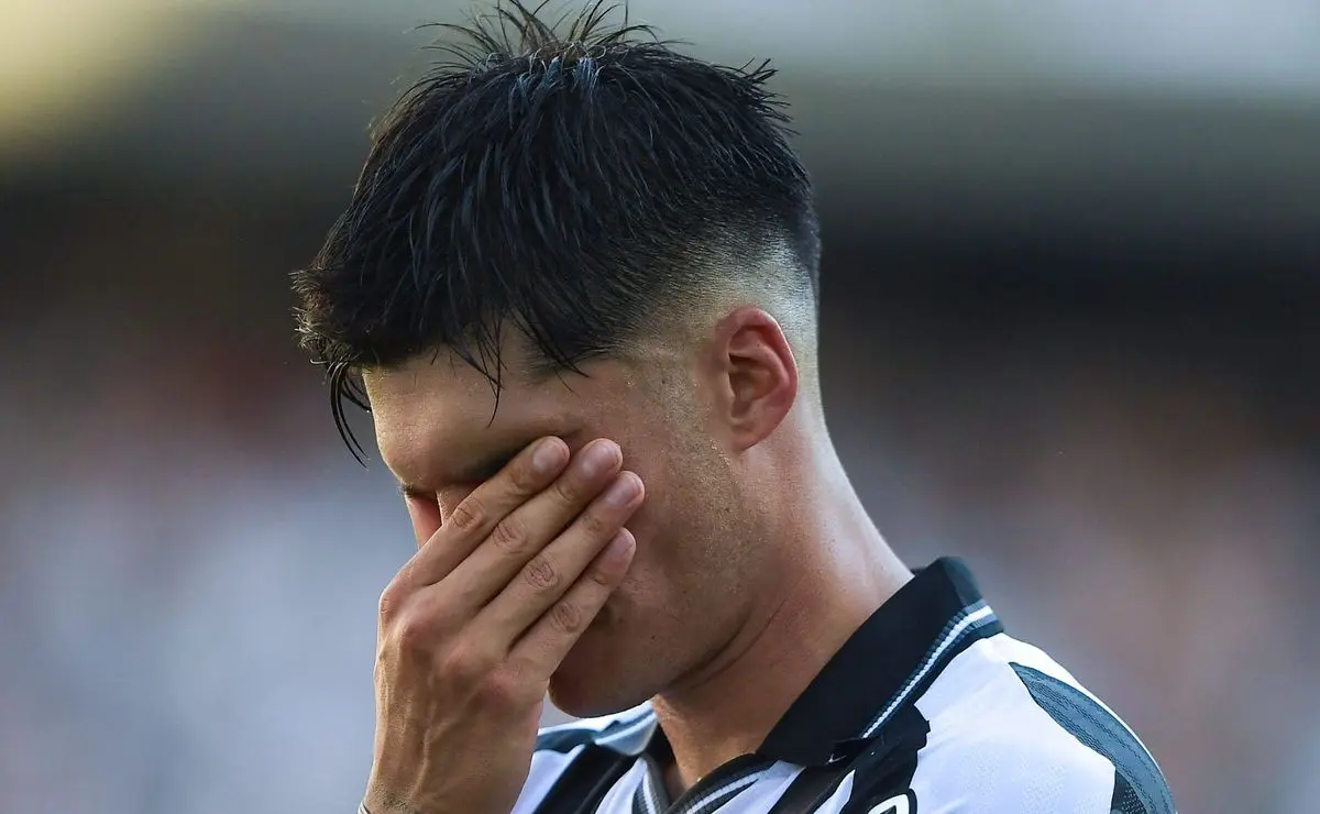 Decisão de pênalti em Corrêa provoca debates online sobre a queda do jogador