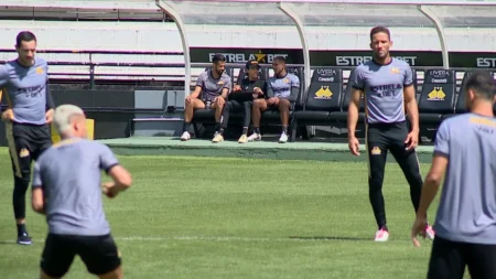 Defesa de Criciúma em Transformação Contra o Atlético-GO Defesa de Criciúma em Transformação Contra o Atlético-GO