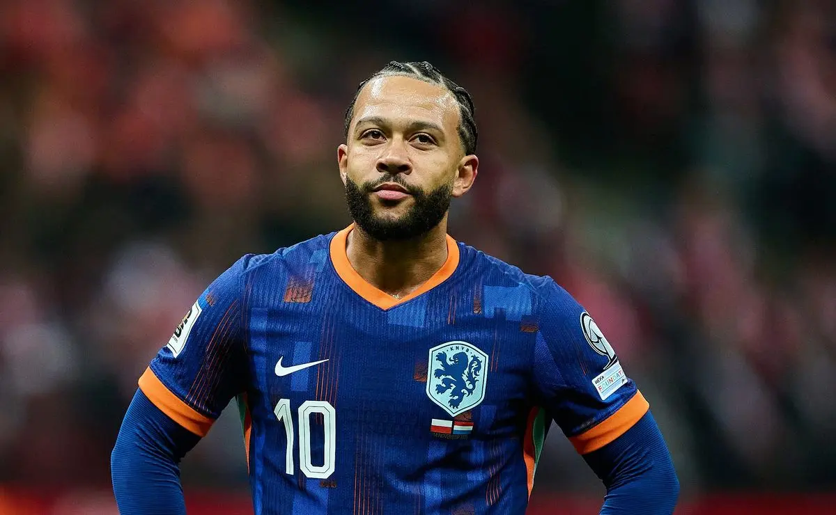 Depay escolhe Holanda diante da Polônia; atitude repercute no Corinthians Depay escolhe Holanda diante da Polônia; atitude repercute no Corinthians