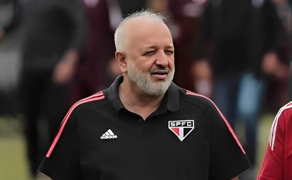 Diretor do São Paulo descarta negociação avançada de Rui Costa rumo ao Grêmio Diretor do São Paulo descarta negociação avançada de Rui Costa rumo ao Grêmio