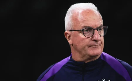 Dorival Júnior aposta na força do Corinthians, com time titular e torcida, para vencer o Grêmio