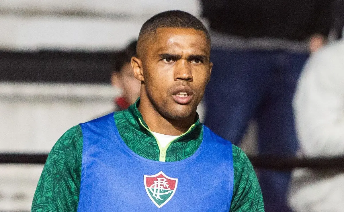 Douglas Costa aceita rescindir contrato e perdoar dívida para retornar ao Grêmio