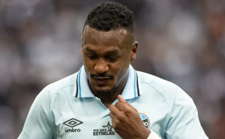 Edenílson: Ajuste Salarial em 2026 Define Futuro no Grêmio Edenílson: Ajuste Salarial em 2026 Define Futuro no Grêmio