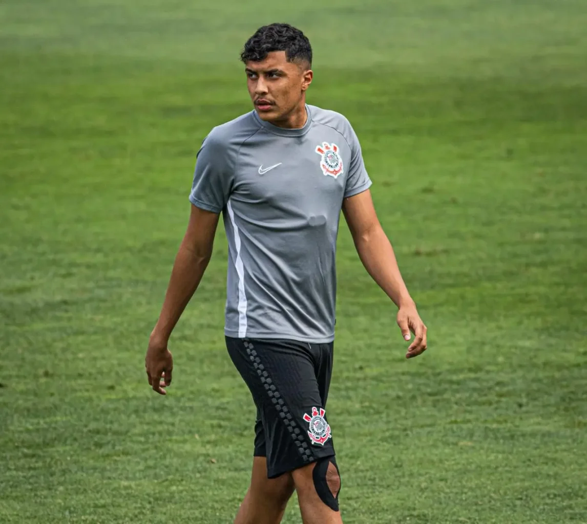 Ex-jogador que recebe pensão até 2035 alega negligência do Corinthians e sonho roubado Ex-jogador que recebe pensão até 2035 alega negligência do Corinthians e "sonho roubado"