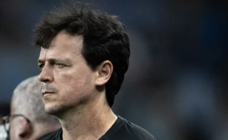 Fernando Diniz enfrenta o pior momento de sua carreira, superando fase no Fluminense