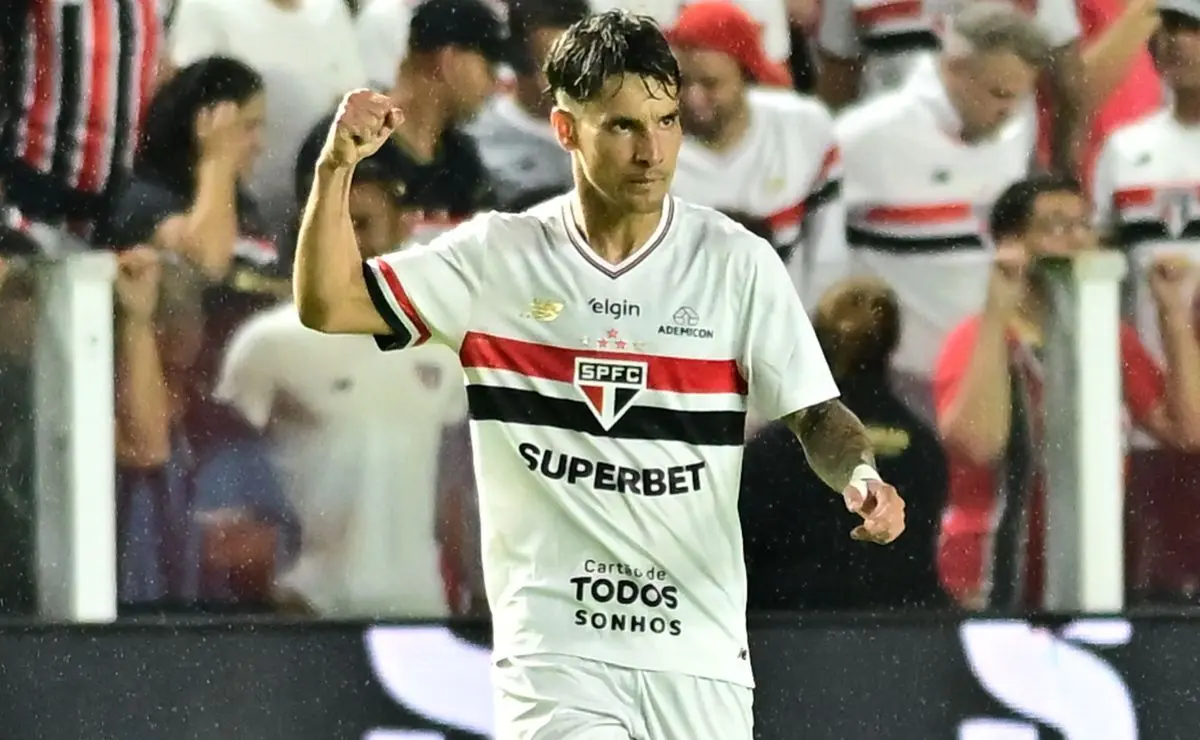 Ferreirinha: Atuação contra o Flamengo impulsiona retorno ao radar de Crespo no São Paulo Ferreirinha: Atuação contra o Flamengo impulsiona retorno ao radar de Crespo no São Paulo