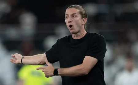Filipe Luís Aponta "Erros Letais" do Flamengo e Alerta para Dificuldade de Recuperação no Brasileirão