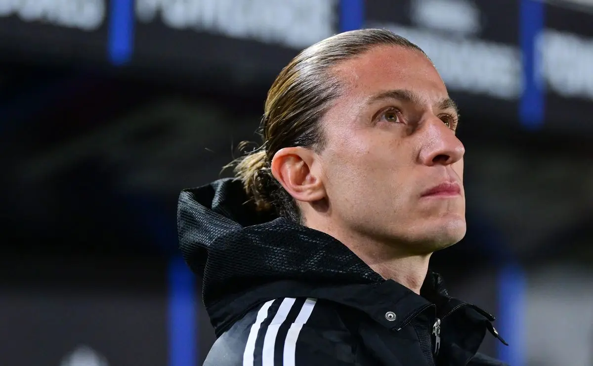 Filipe Luís: Pressão no Flamengo Acelera Decisão de Renovação para Dezembro