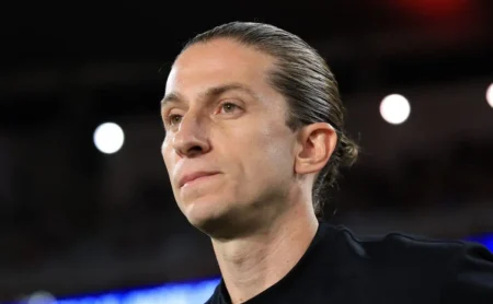 Filipe Luís auxilia na escalação do Flamengo para o clássico contra o Fluminense Filipe Luís auxilia na escalação do Flamengo para o clássico contra o Fluminense