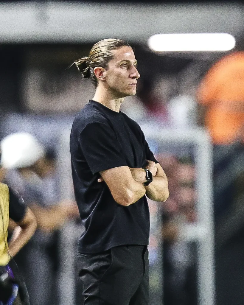 Filipe Luís defende Plata após expulsão em empate do Flamengo: "Jamais vou culpar por um erro desses"