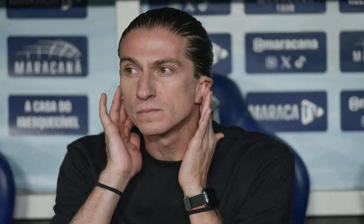 Flamengo avança por renovação com Filipe Luís, mas salário de R$ 2 milhões trava acordo Flamengo avança por renovação com Filipe Luís, mas salário de R$ 2 milhões trava acordo
