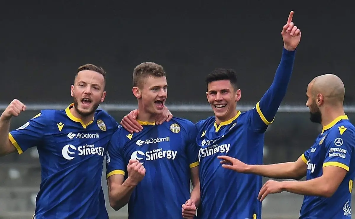 Flamengo e zagueiro polonês Pawel Dawidowicz próximos de acordo salarial de R$ 620 mil/mês Flamengo e zagueiro polonês Pawel Dawidowicz próximos de acordo salarial de R$ 620 mil/mês