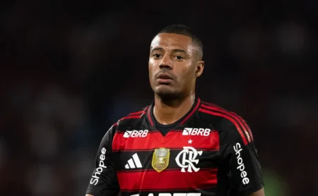 Flamengo mantém cautela sobre a permanência de Gonzalo Plata em 2026, sem negociação em andamento