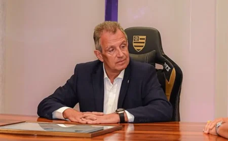 Flamengo requer remoção de gramado sintético, ameaçando Botafogo, Atlético-MG e Palmeiras Flamengo requer remoção de gramado sintético, ameaçando Botafogo, Atlético-MG e Palmeiras