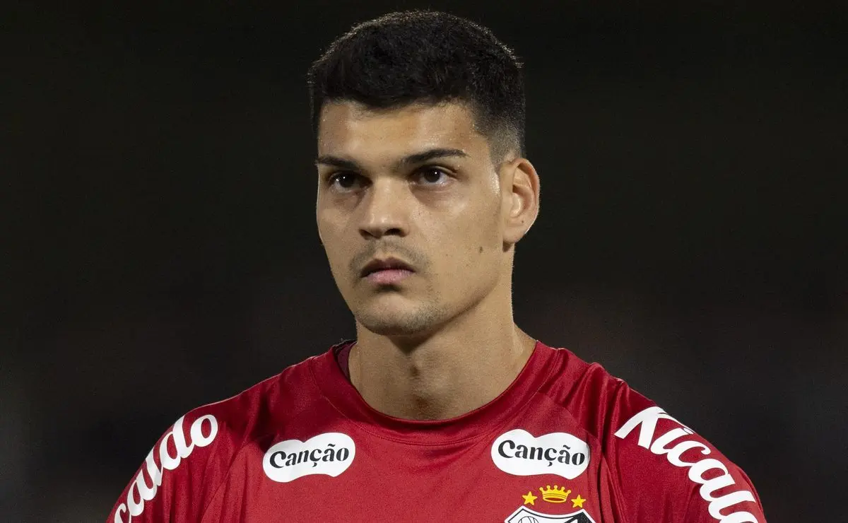 Gabriel Brazão: Dores lombares no gramado sintético de Palmeiras x Santos