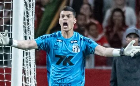 Gabriel Brazão critica desempenho do elenco após primeiro tempo frustrante contra o Inter Gabriel Brazão critica desempenho do elenco após primeiro tempo frustrante contra o Inter