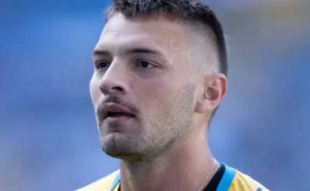 Gabriel Grando Surpreende: Exigência Inesperada para Renovar com o Grêmio Gabriel Grando Surpreende: Exigência Inesperada para Renovar com o Grêmio
