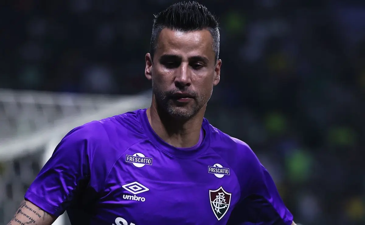 Goleiro Fábio critica torcida do Palmeiras com retrospecto: "Não ganharam do Santos e Vitória"
