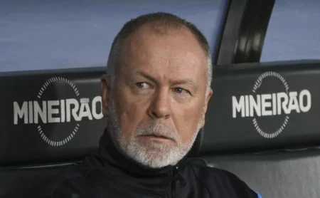 Grêmio: Torcida Reage à Crise, Clama por Tite e Exige Mudança para 2026 Grêmio: Torcida Reage à Crise, Clama por Tite e Exige Mudança para 2026