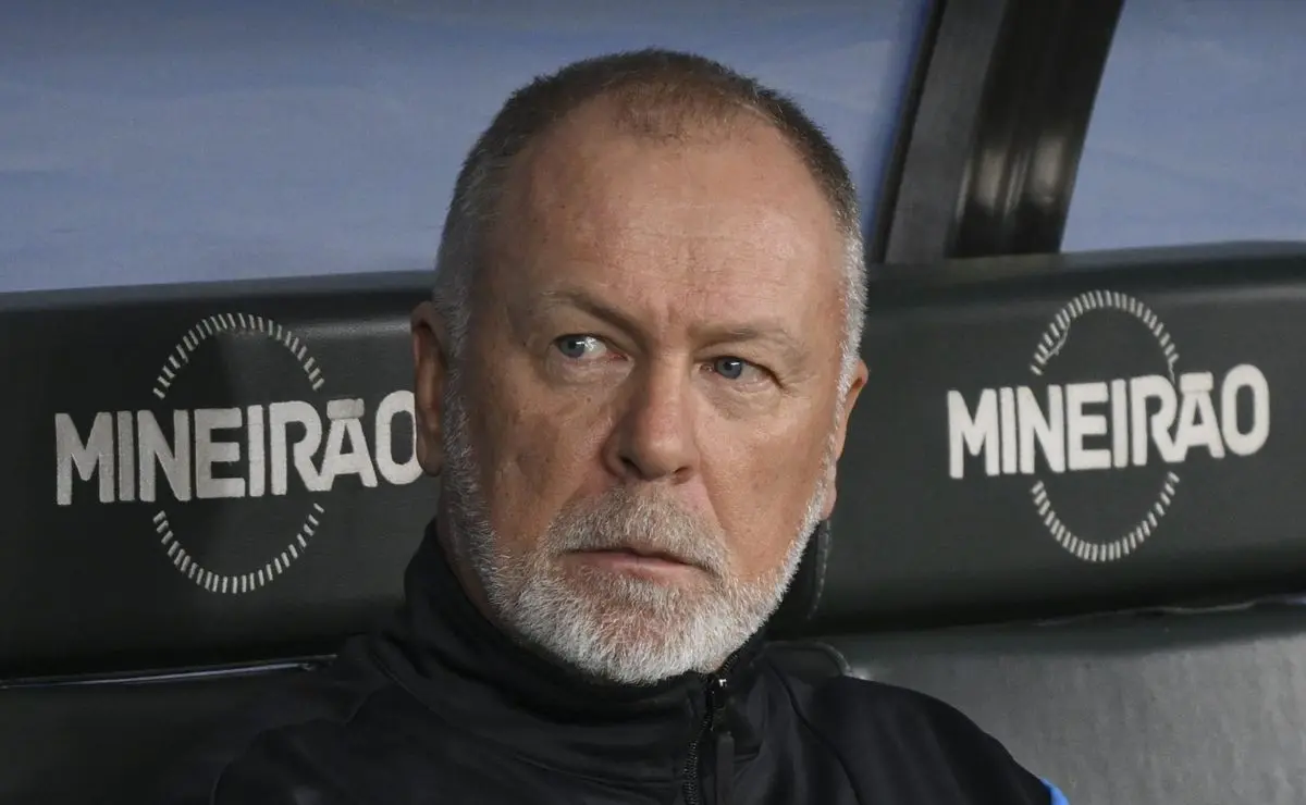 Grêmio: Torcida Reage à Crise, Clama por Tite e Exige Mudança para 2026