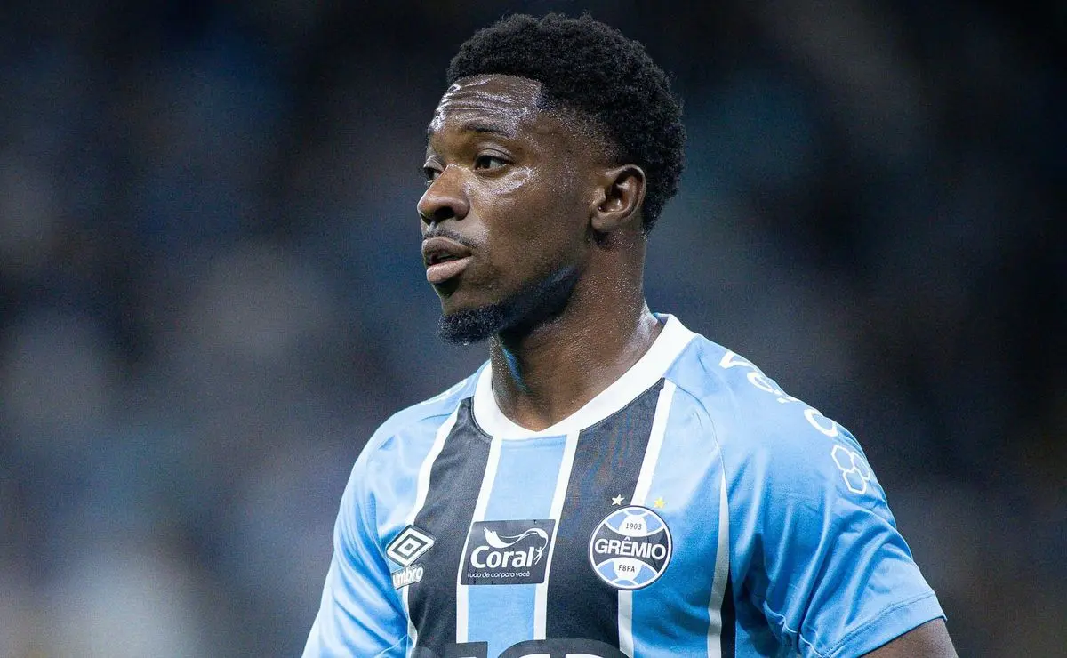 Grêmio mira Amuzu para vencer Palmeiras e aliviar pressão no Brasileirão