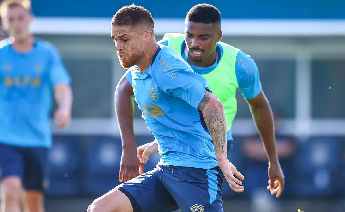 Grêmio pondera entre Cuéllar e Dodi para o meio-campo diante do Cruzeiro Grêmio pondera entre Cuéllar e Dodi para o meio-campo diante do Cruzeiro