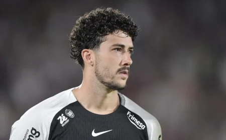 Gustavo Henrique aborda expulsão de Martínez no Corinthians: "Teremos uma conversa"