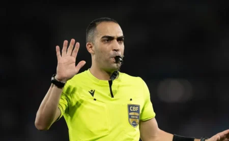 Inter x Santos: Davi Lacerda Decide e Arbitragem Ganha Respeito nos Bastidores Inter x Santos: Davi Lacerda Decide e Arbitragem Ganha Respeito nos Bastidores