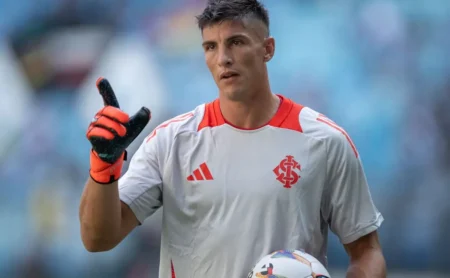 Internacional Assegura Ivan Quaresma: Torcida Celebra Ascensão do Goleiro em 2026 Internacional Assegura Ivan Quaresma: Torcida Celebra Ascensão do Goleiro em 2026